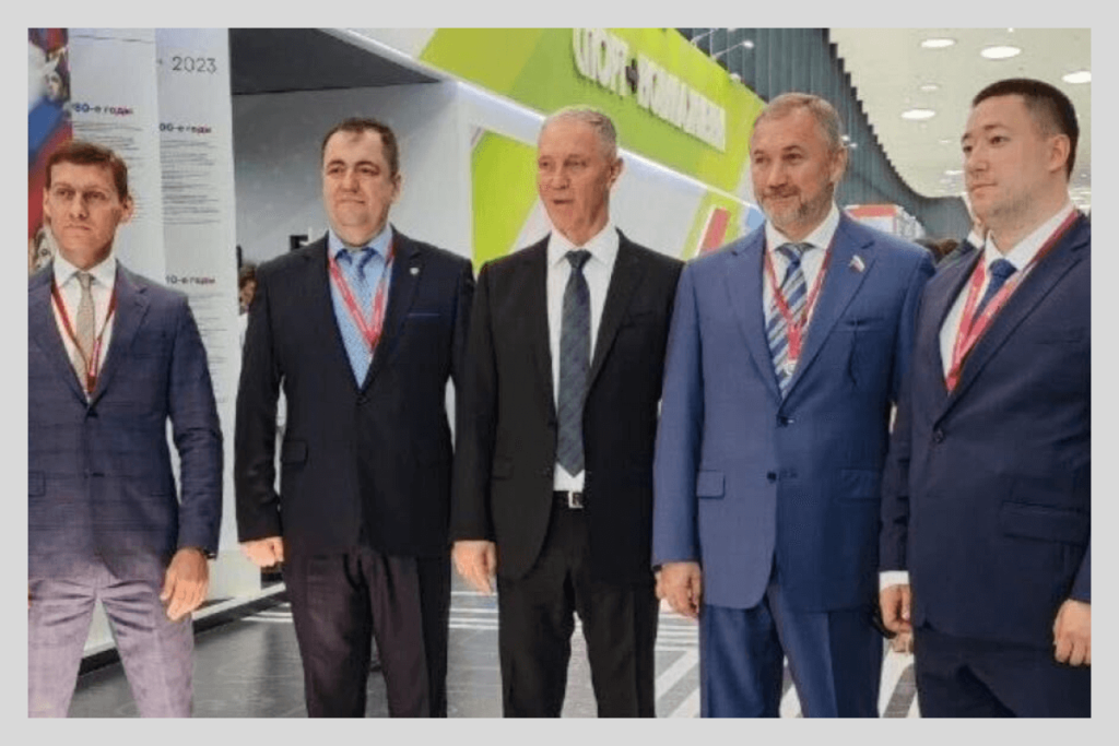 Иван Сафронов (крайний слева) с&nbsp;руководством херсонской оккупационной администрации