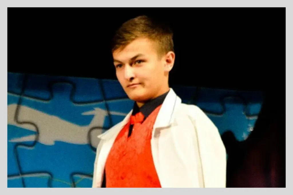 Данила Степанков во время выступления в команде КВН. Источник: архивное фото из Vk.watch, 2016 год.