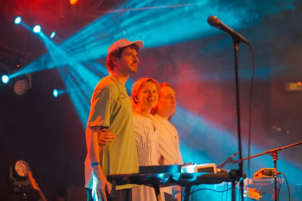 Кирилл Иванов, Женя Борзых, Станислав Астахов во время концерта СПБЧ. Фото: Костя Кондрухов