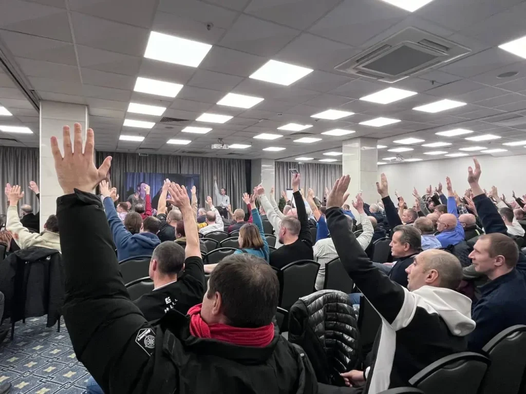 Участники инициативной группы в&nbsp;гостинице «Измайлово», Москва. Фото: Редакция «Верстки».