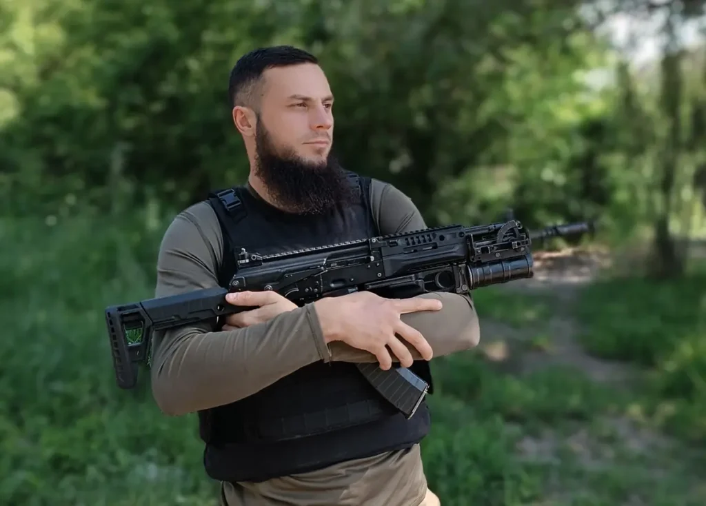 Алхаст Идалов с позывным «Куба» рассказал в мае 2022 года, что воюет «за нашу Рашу». Фото: личная страница ВКонтакте.