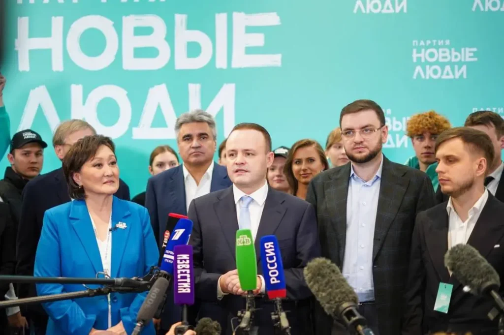 Владислав Даванков дает интервью на&nbsp;съезде партии «Новые люди» в&nbsp;декабре 2023 года в&nbsp;Москве. Фото: telegram-канал «Даванков//Кандидат в&nbsp;президенты РФ».