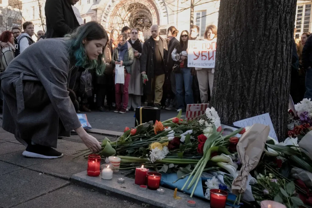 Мемориал Навальному у российского посольства в Белграде, Сербия. Источник: предоставлено Российским Демократическим Обществом.