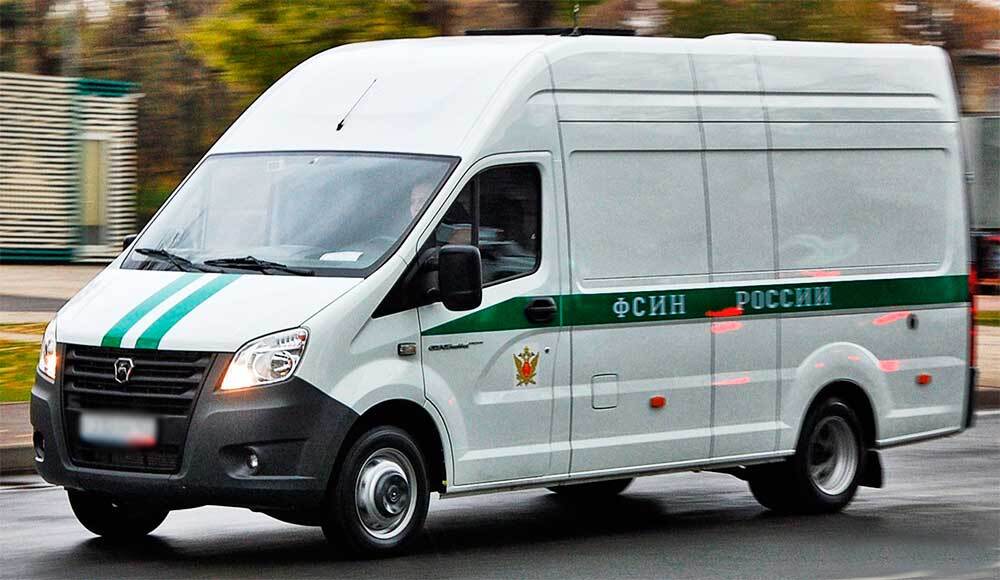 Как выглядит автозак внутри: газелька с&nbsp;зеленой надписью ФСИН