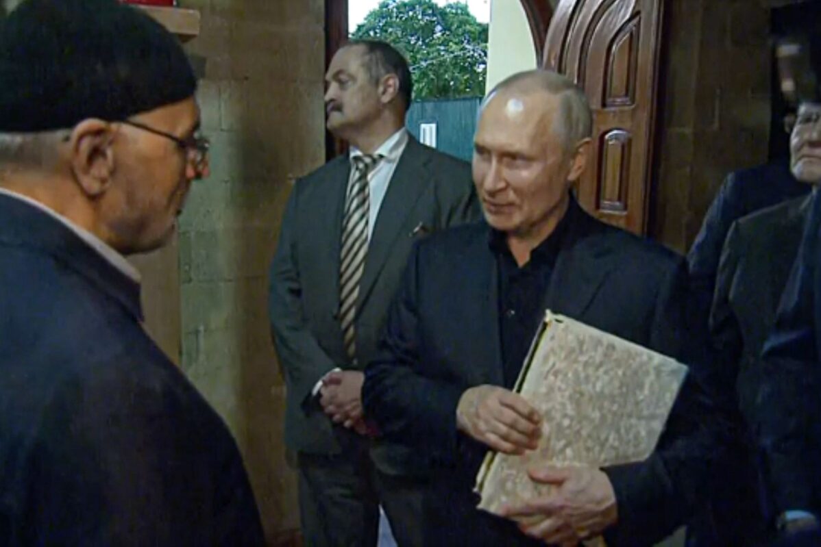 Владимир Путин в&nbsp;мечети Джума, Дербент