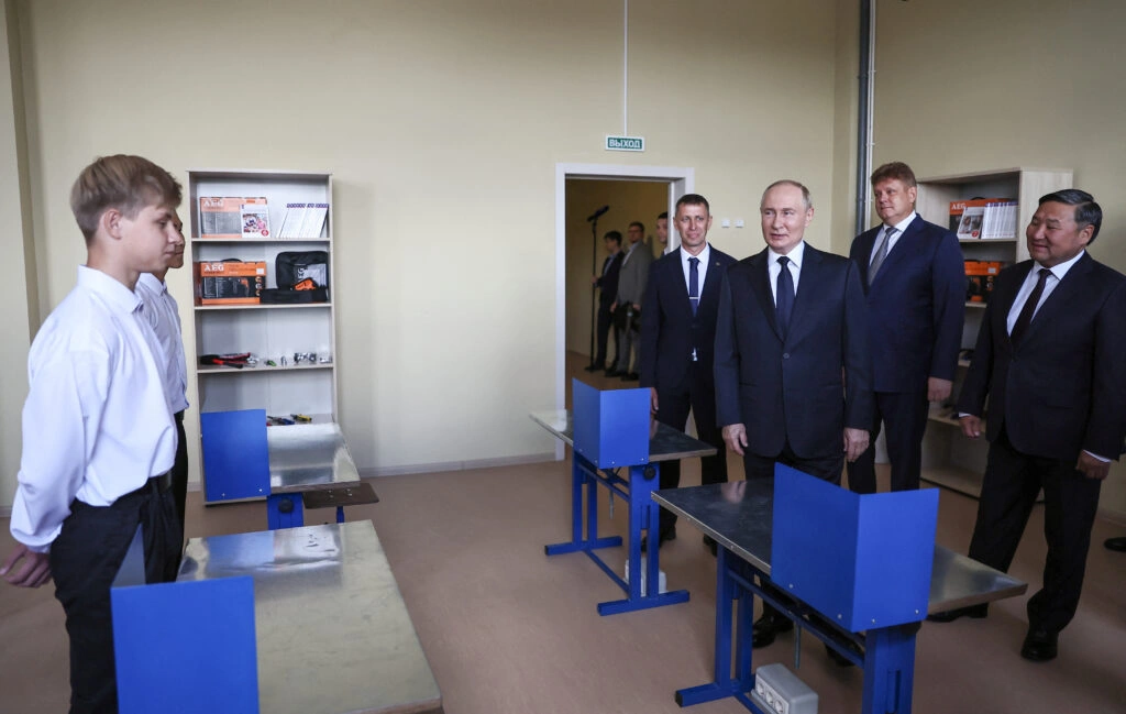 Владимир Путин в День знаний выступил перед школьниками в Туве