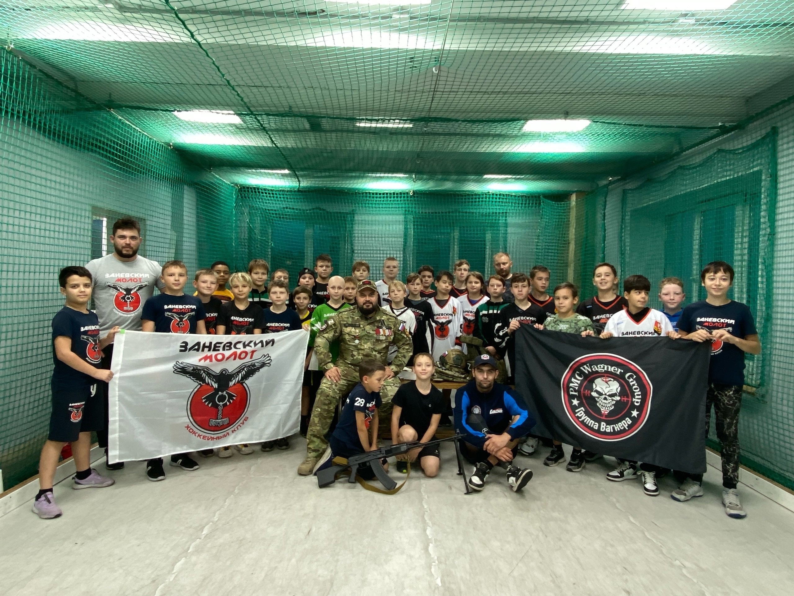 Осуждённый за сбыт наркотиков боец ЧВК «Вагнер» провёл «урок мужества» для детской хоккейной команды