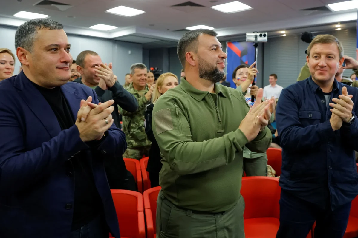 Глава ДНР Денис Пушилин, председатель Комитета ГД по информационной политике Александр Хинштейн и секретарь Генерального совета партии «Единая Россия» Андрей Турчак