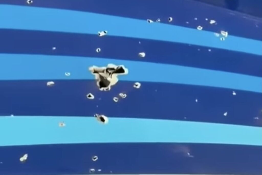 Следы от&nbsp;поражающих элементов в&nbsp;хвостовой части Embraer 190 Azerbaijan Airlines, упавшего под Актау 