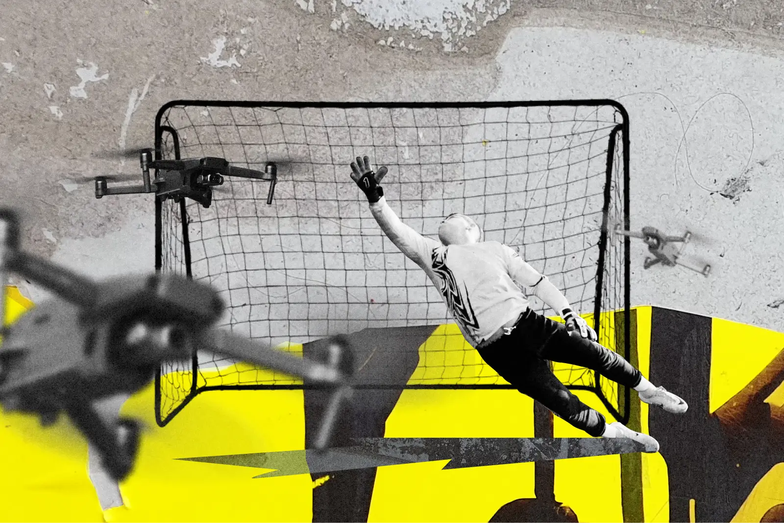 В России появился новый бизнес — защита от БПЛА. Вокруг объекта возводят металлокаркас и обтягивают его сеткой