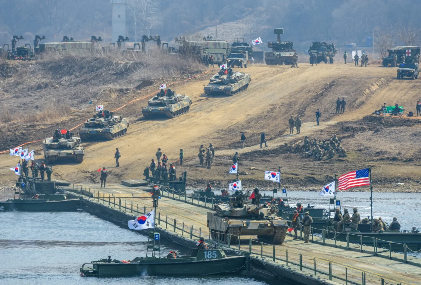 Совместные учения Южной Кореи и&nbsp;США в&nbsp;приграничном городе Йончхон к&nbsp;северу от&nbsp;Сеула