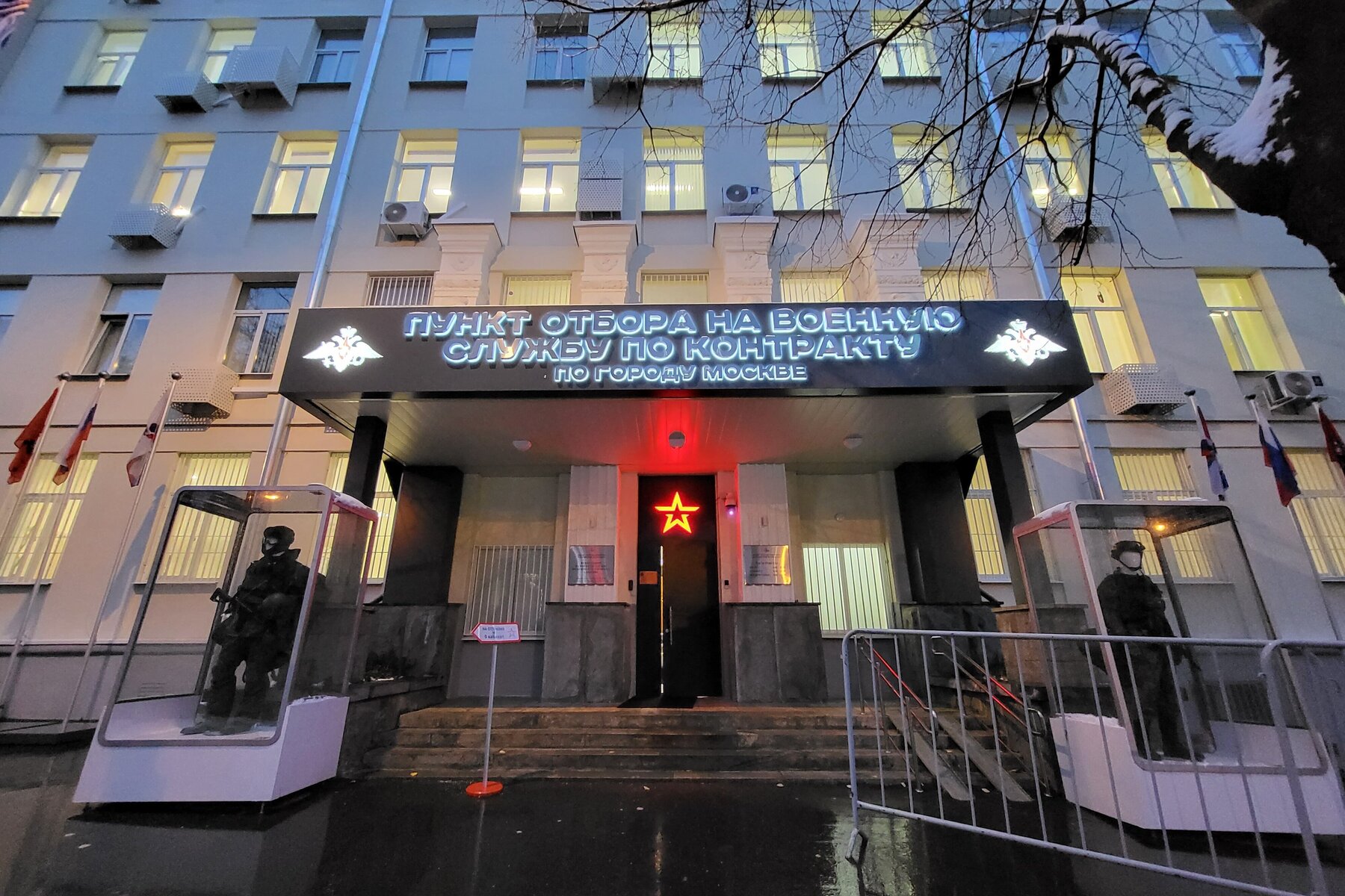 Москва и регионы продолжают набор контрактников, несмотря на предложение о перемирии и переговоры с США