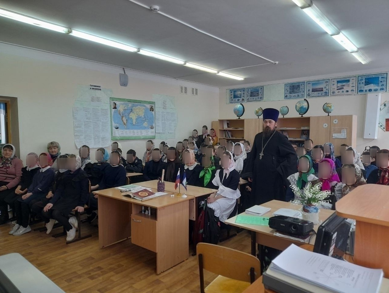 Священники, игуменьи и сотрудники епархиальных отделов РПЦ с начала года провели свыше 60 занятий на тему целомудрия со школьниками