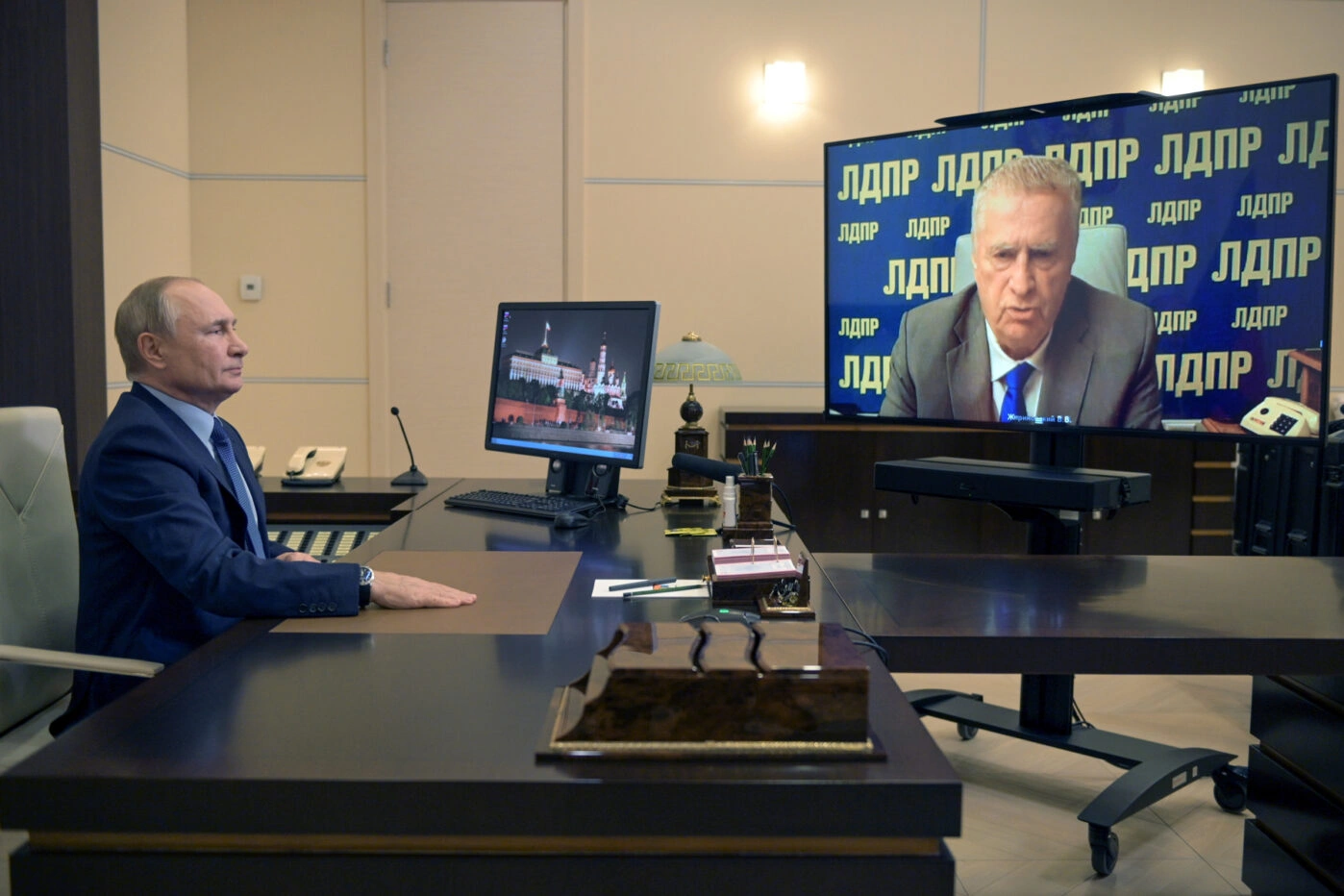 Владимир Путин во&nbsp;время видео-встречи с&nbsp;Владимиром Жириновским в&nbsp;Ново-Огарево под Москвой 5&nbsp;октября 2021 года