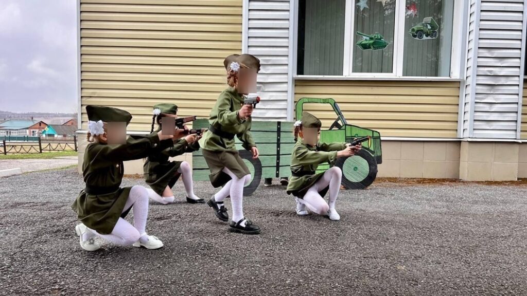 К&nbsp;Дню 80-летия Победы 9&nbsp;мая 2025 года в&nbsp;российских детских садах прошли утренники, сценарии которых поражают экстравагантностью