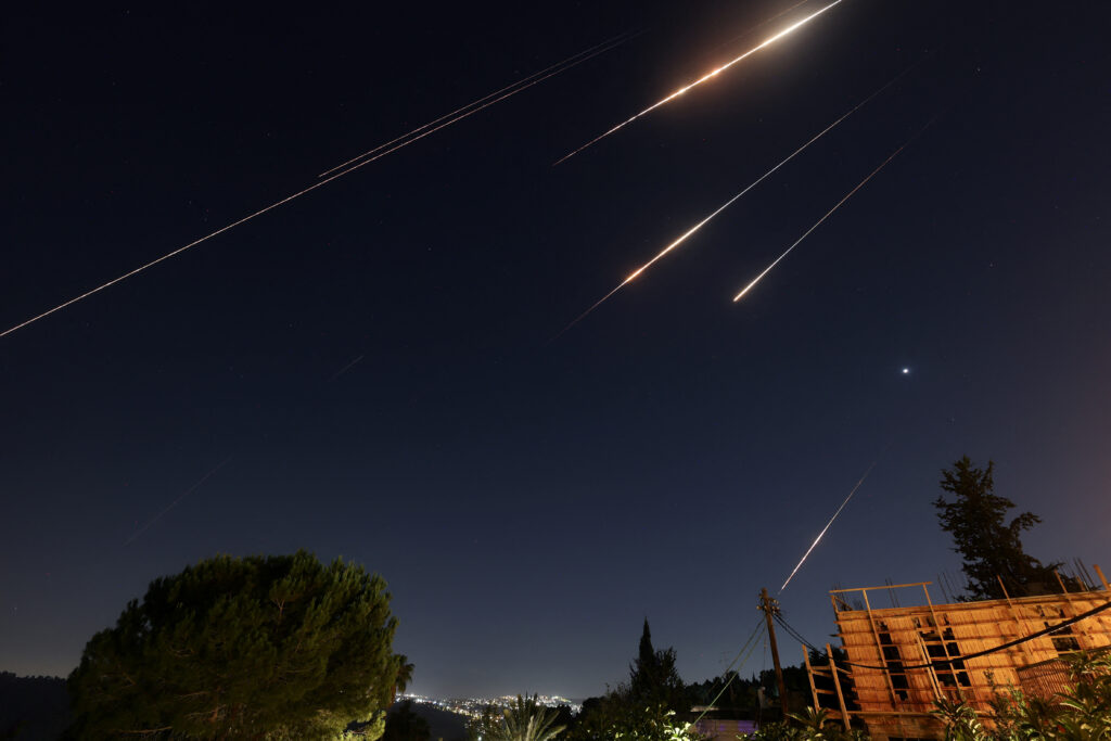 Израиль нанес удары по ключевым ядерным объектам Ирана: как аятоллы создавали атомную бомбу