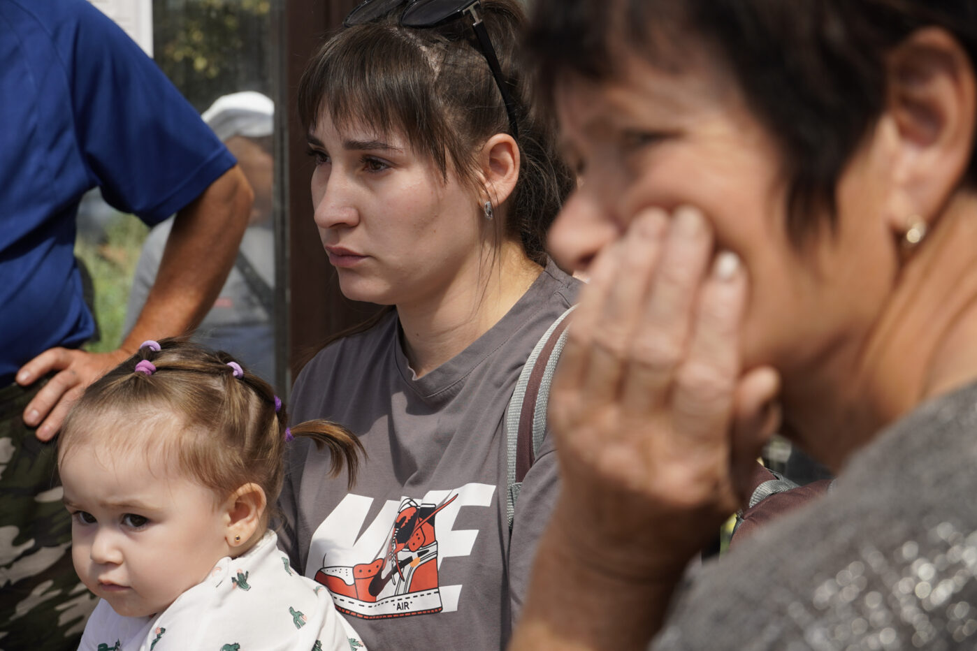 Выдача гуманитарной помощи в Курске