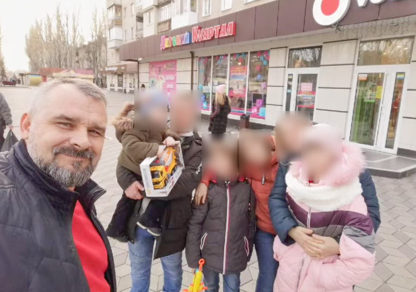 Пастор Виктор Бондаренко из Бердянска со своей семьей