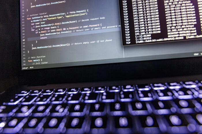 В России зафиксирован сбой в работе почты, сетей аптек и клиник