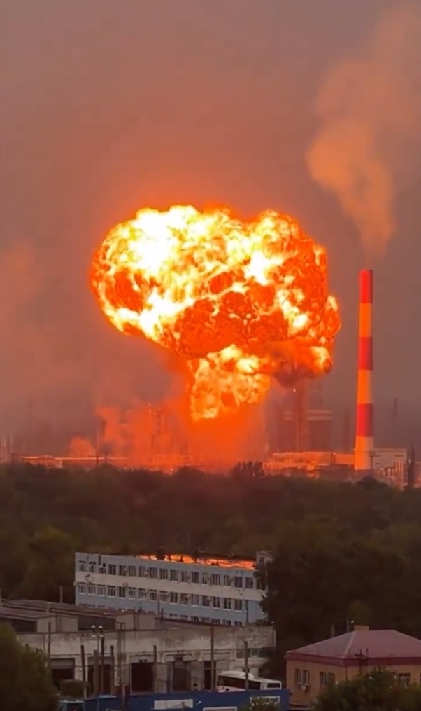 Цены на&nbsp;бензин в&nbsp;России в&nbsp;августе обновили исторические максимумы, в&nbsp;Забайкалье, Приморье и&nbsp;южных регионах отмечается нехватка топлива