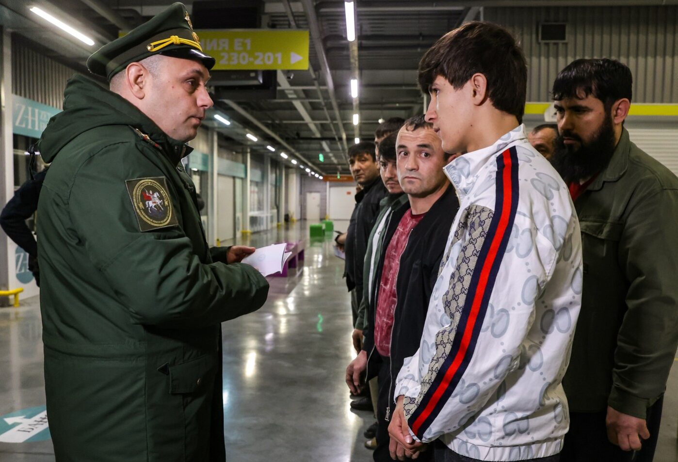 Рейд по обеспечению постановки на воинский учёт мигрантов в Новосибирске