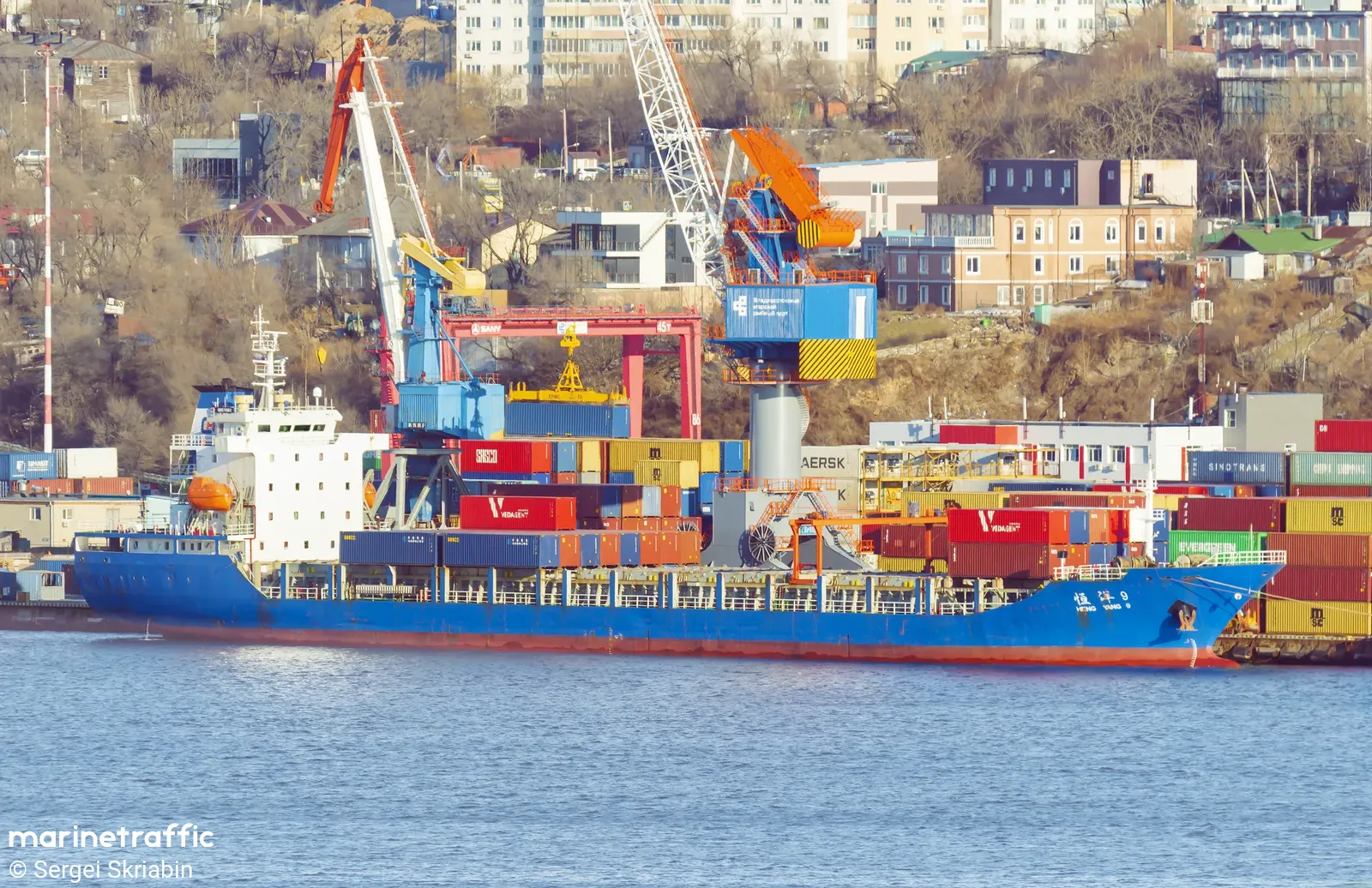 Китайский контейнеровоз «Хен Ян 9» замечен в порту Севастополя