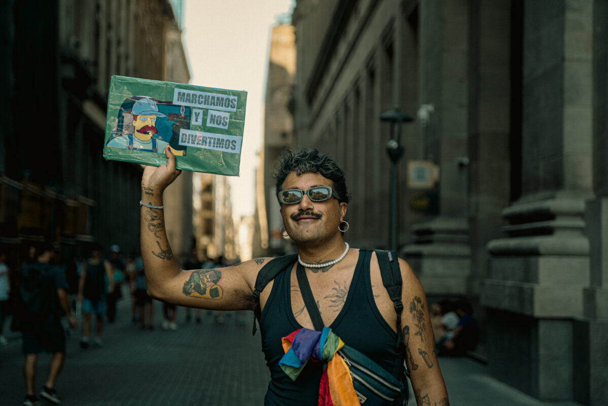 В США и Европе запрещают движение антифашистов. Что происходит и как это повлияет на «антифа» в России