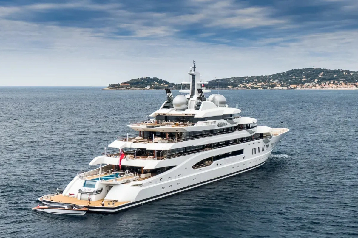 Арестованную в США яхту Сулеймана Керимова выкупила семья Хусейна Саджвани — девелопера из ОАЭ и партнёра Дональда Трампа