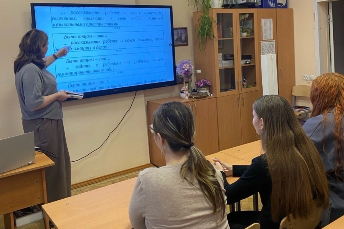 Долг перед родиной, Бог и никакого секса до брака: в российские школы поступили новые пособия по «Семьеведению»