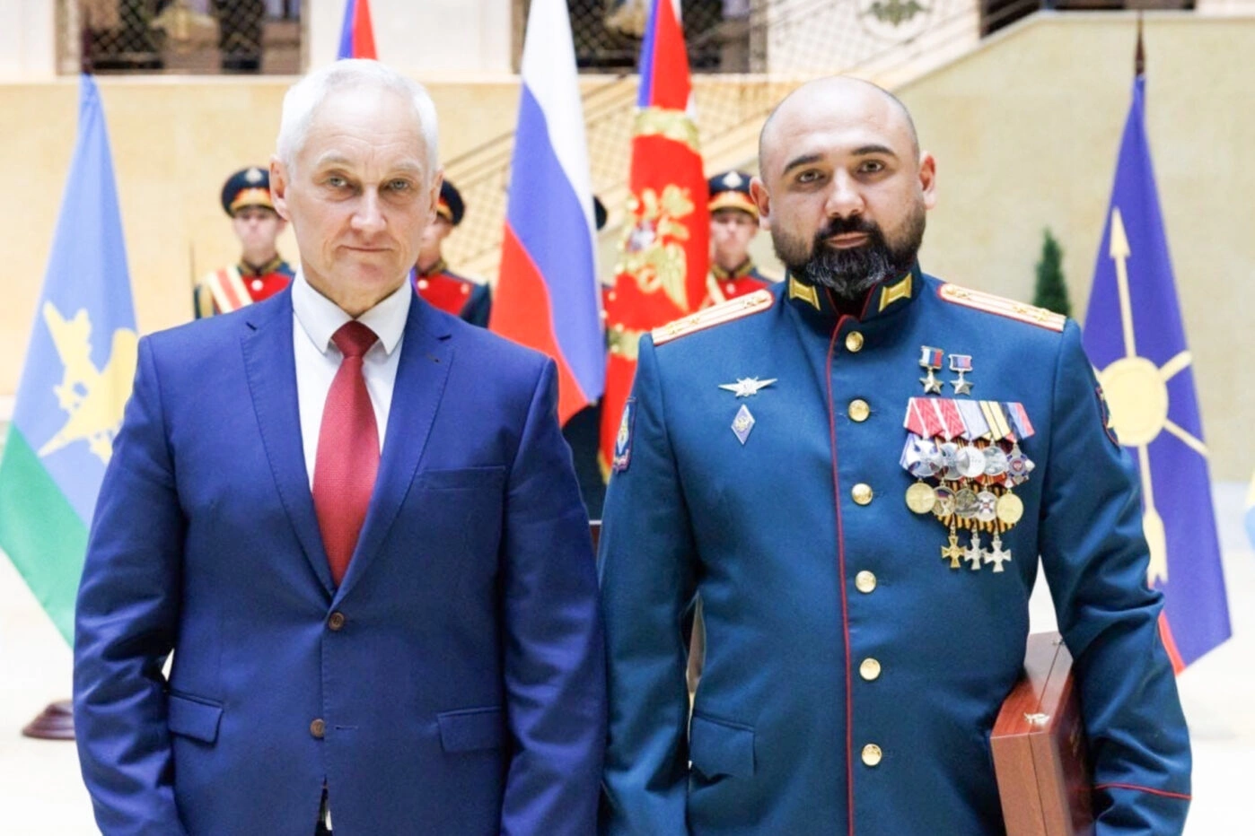 Игорь «Саид» Истратий (справа) после церемонии награждения медалью Герой России с министром обороны Андреем Белоусовым в Москве