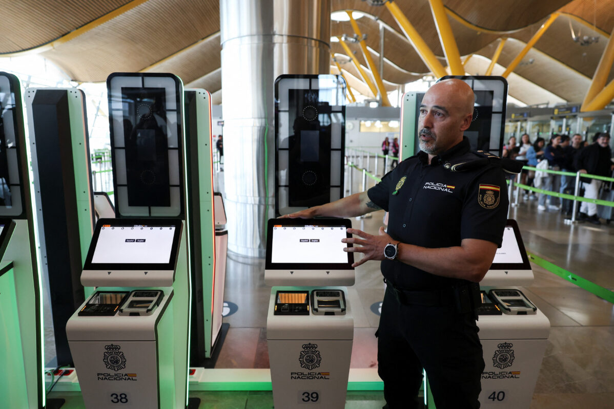 Страны Шенгенской зоны отказываются от&nbsp;штампов и&nbsp;переходят на&nbsp;биометрию. Как работает новая система EES