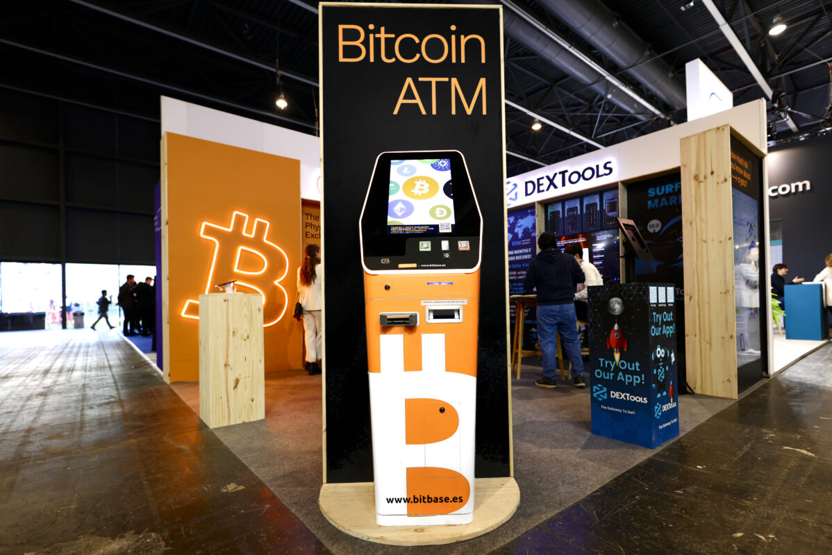 Из-за новых санкций ЕС банки и криптообменники уже начали блокировать россиянам счета