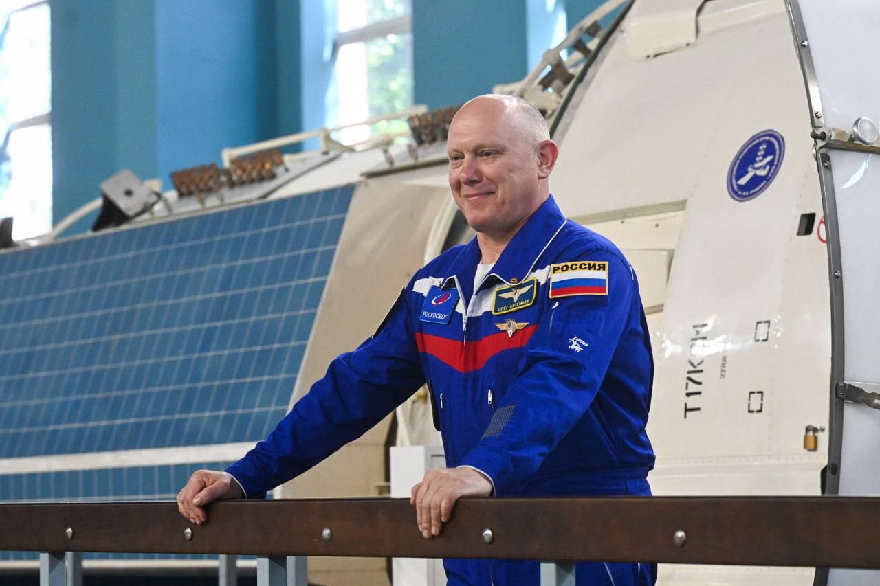 Космонавта Олега Артемьева исключили из экипажа Crew-12 за несколько месяцев до старта