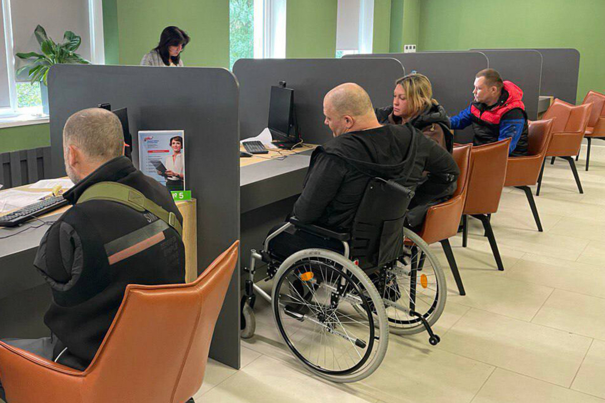 Росстат изменил методику опросов среди инвалидов, чтобы «сократить» число людей, нуждающихся в протезах, креслах-колясках и памперсах