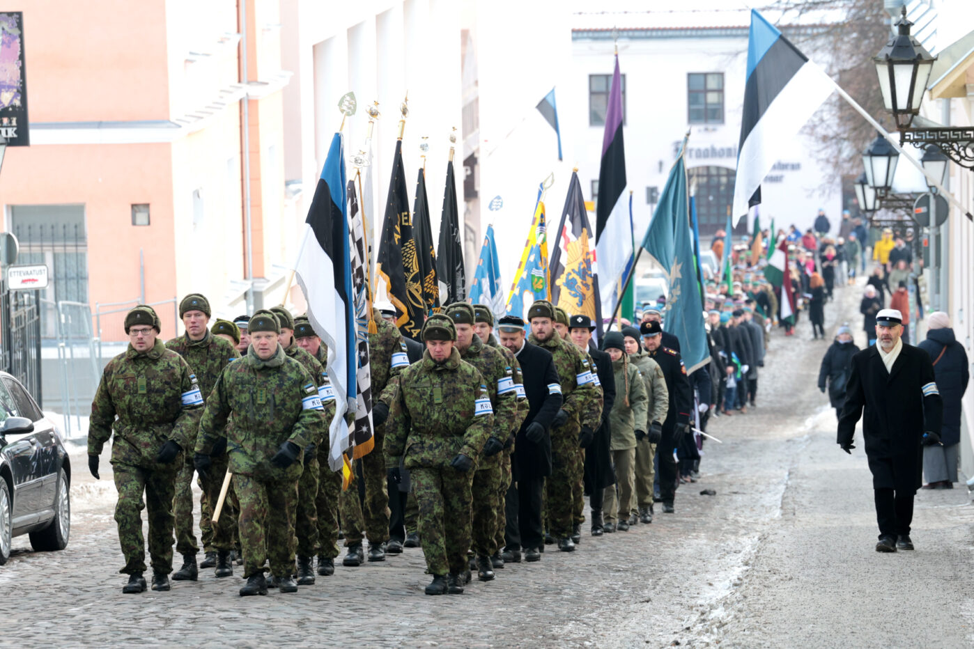 Торжественное шествие Эстонской лиги обороны (Kaitseliit) в честь 107-й годовщины Эстонской Республики в Тарту
