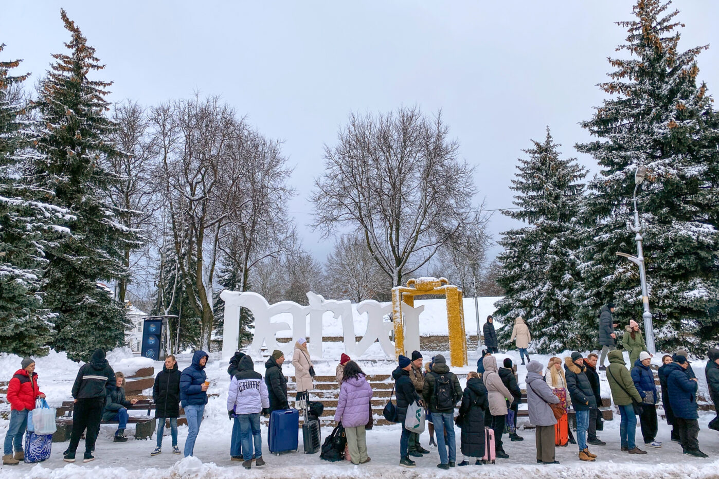 Очередь на пограничном переходе Иван-город — Нарва между Эстонией и Россией