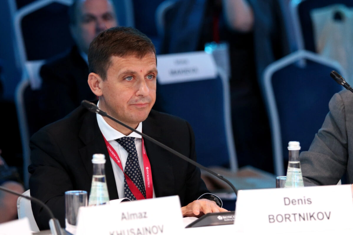 Сын главы ФСБ Александра Бортникова Денис, вице-президент и председатель правления АО «Банк ВТБ» за три года войны на банковских вкладах заработал почти 583 млн рублей