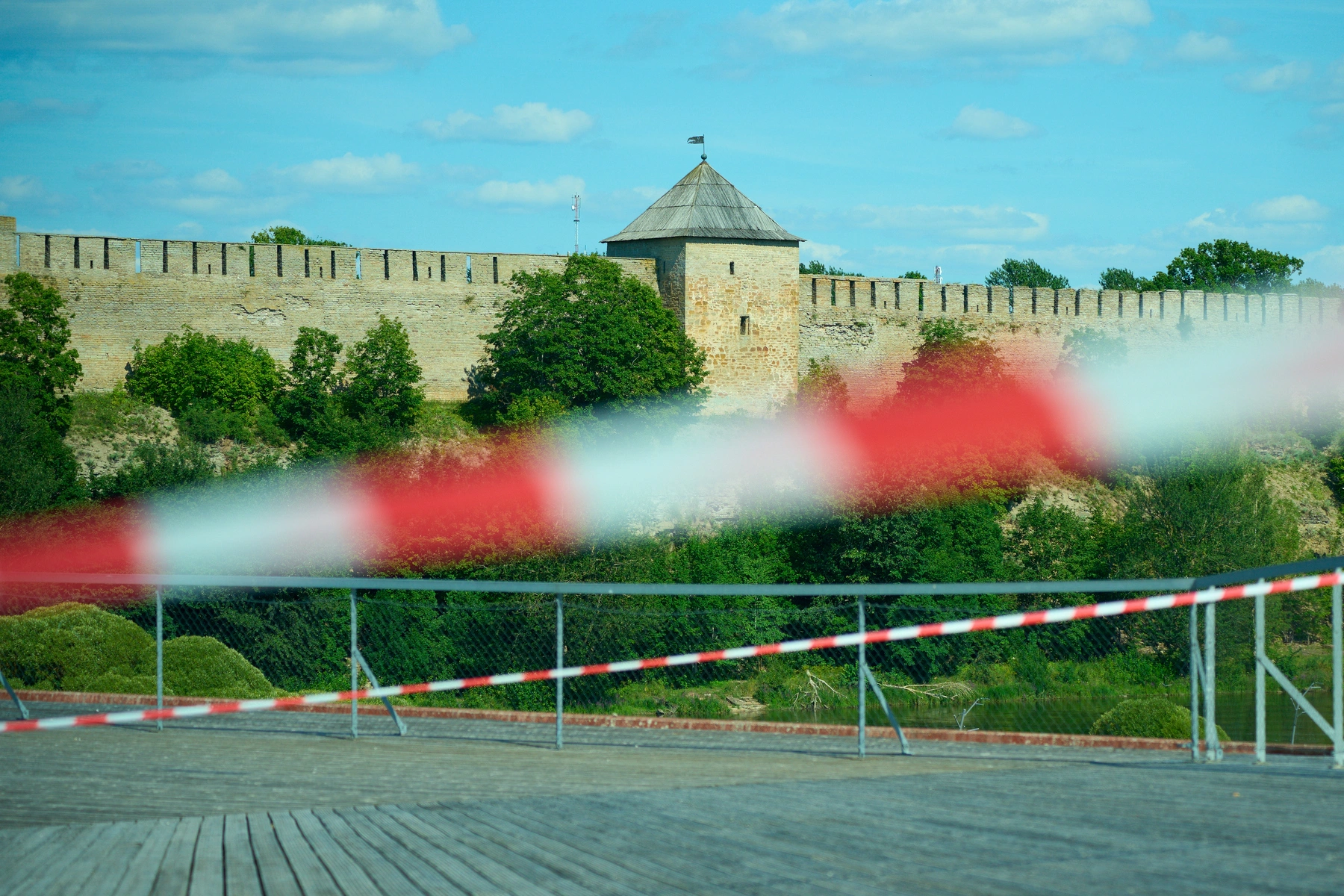 Страны Европы в 2025 году выдали россиянам более 10 тыс. предписаний покинуть их территорию
