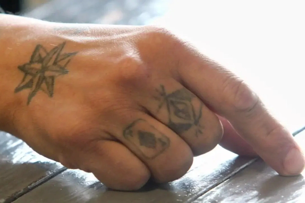 В России впервые назначили штраф за фото в мессенджере Max. Дело завели из-за аватарки с «символикой АУЕ»