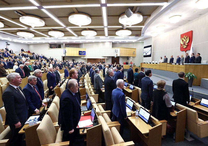 Дума приняла закон об уголовной ответственности за отрицание геноцида советского народа и осквернение захоронений