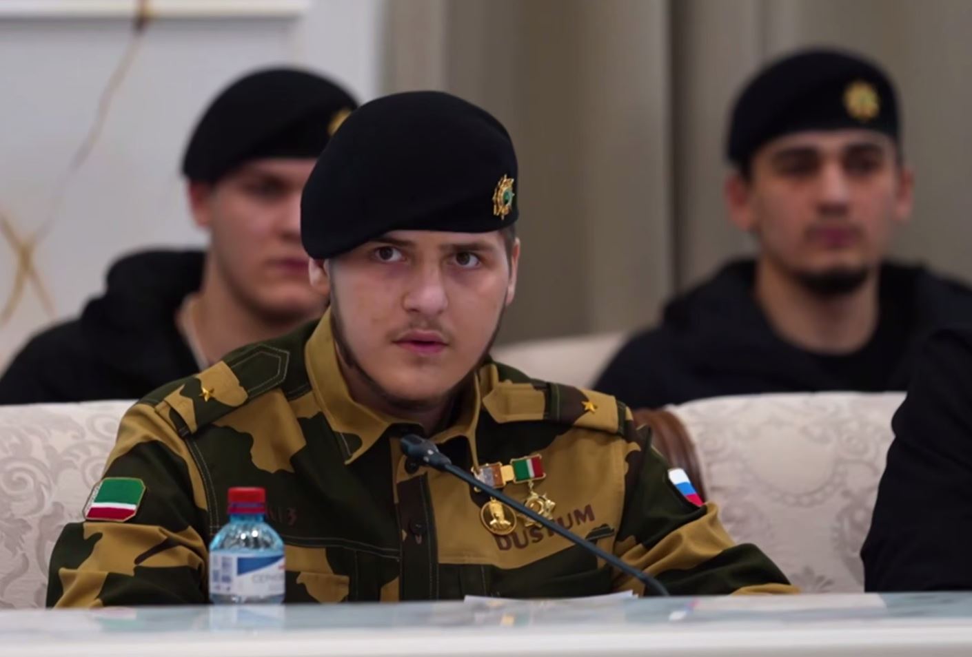 Власти Чечни заявили, что Адам Кадыров имеет звание младшего лейтенанта МВД. Его погоны ранее приняли за майорские