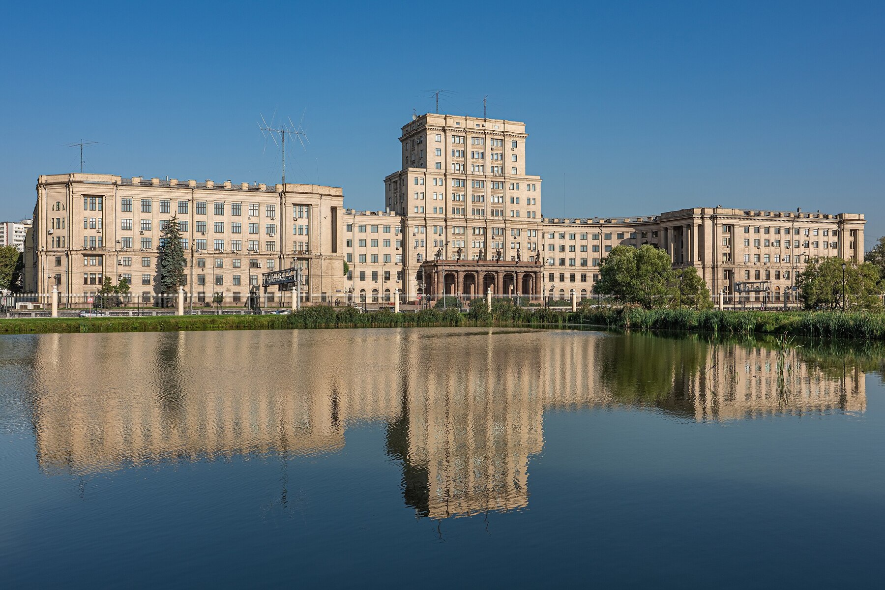 Студентов МГТУ имени Баумана обязали посещать центр БПЛА, иначе они не получат диплом