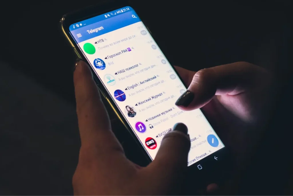 Ускорить работу Telegram может прокси-сервер: промежуточный сервис, перенаправляющий через себя связь с серверами мессенджера