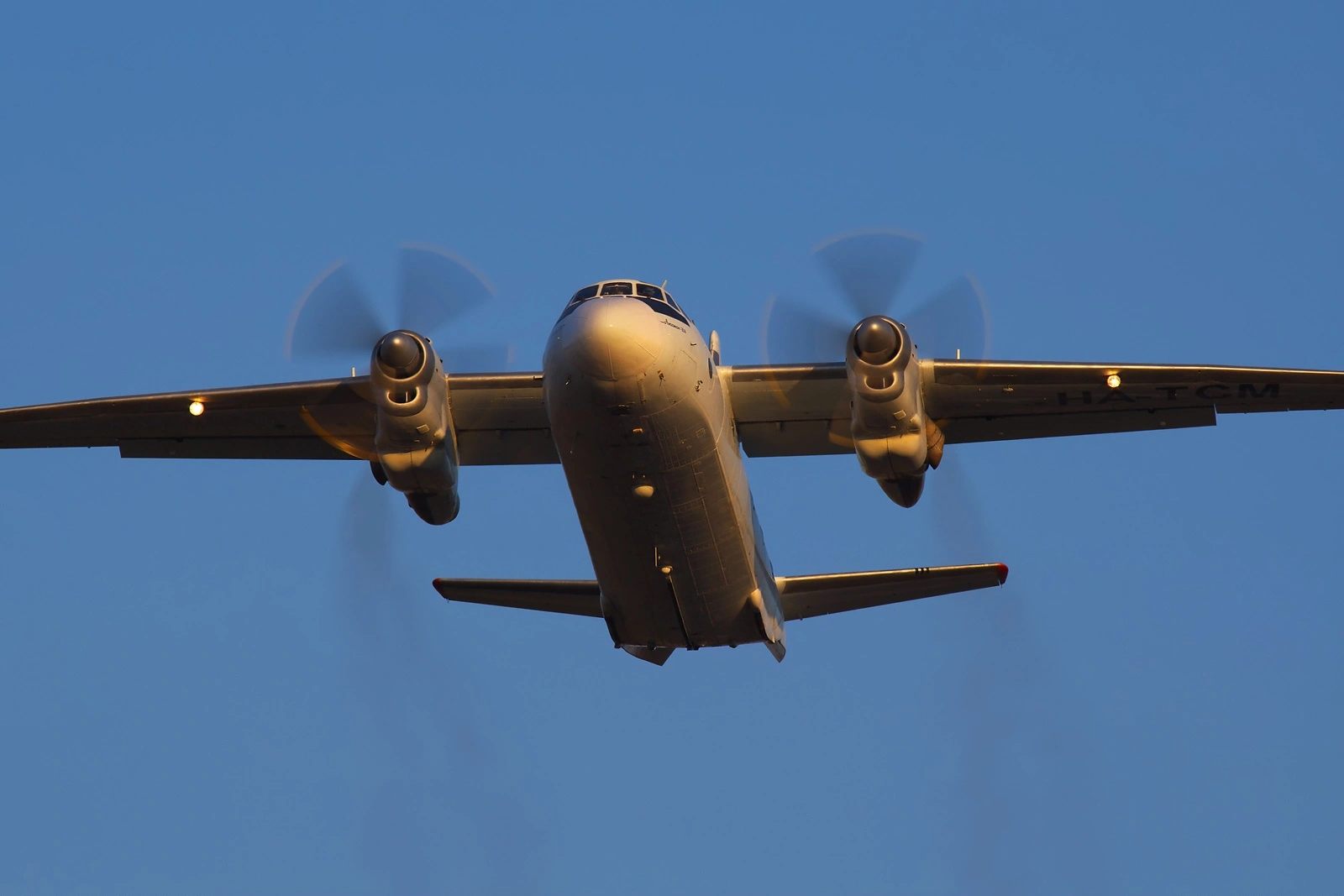 Самолёт Ан-26 потерпел крушение в Бахчисарайском районе Крыма, погибли все находившиеся на борту 29 челове